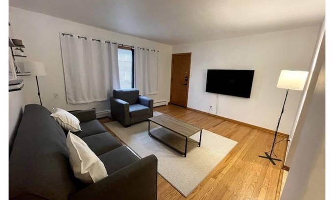 West Elsdon Apartamento | Midway Airport Cozy Home