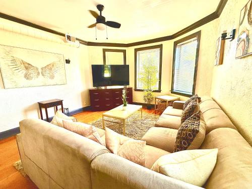 Gage Park Apartamento | Midway Hideaway -Cozy 1BR- parking