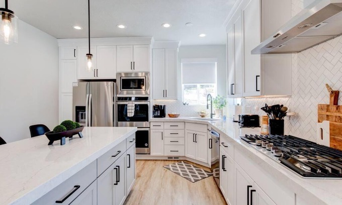 Midway Casa | Midway to Heaven! BRAND NEW 5 bed 4.5 bath, HOTTUB