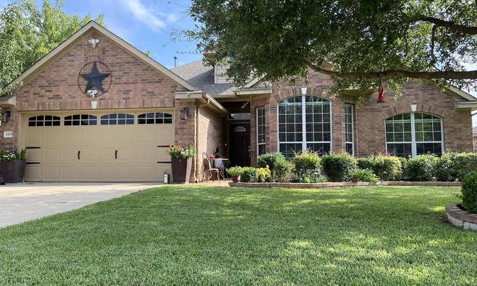 Pflugerville Casa | Mighty Pfine in Pflugerville