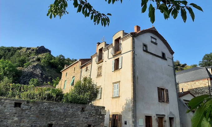 Saint-Floret Casa | Casa de carácter pueblo clasificado