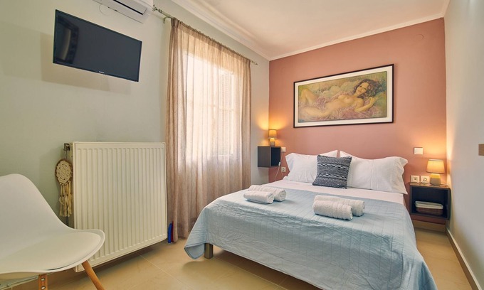 Fiolitis Casa | Mika's Valley View House