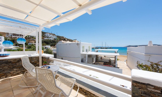 Platis Gialos Condominio | Miles Away Sifnos - Casa frente al mar