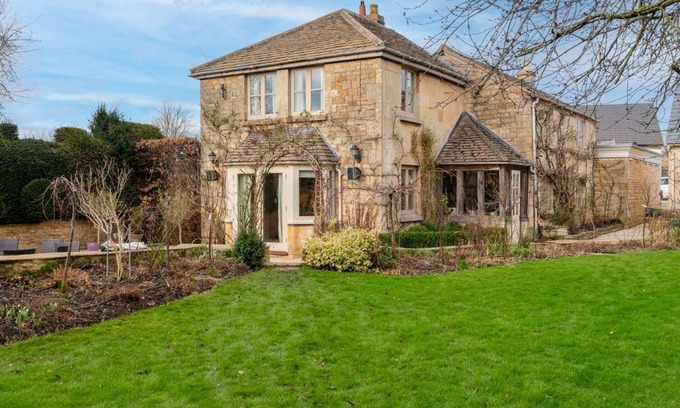 Mangotsfield Cabaña | Milestone - Greet, near Winchcombe
