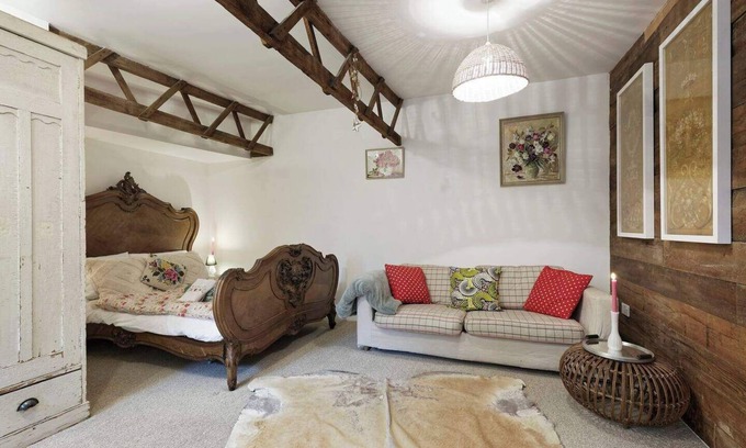 Whitstable Cabaña | Milk Shed - Couples Seaside Retreat Whitstable