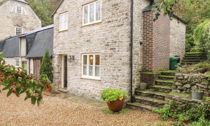 Upwey Cabaña | MILL COTTAGE, romantic, with a garden in Upwey