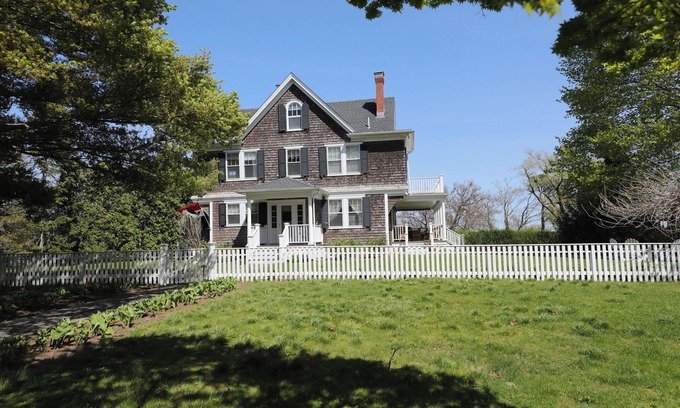 Vineyard Haven Casa | Mill Hill - A poca distancia de la ciudad y ferry con vista al mar