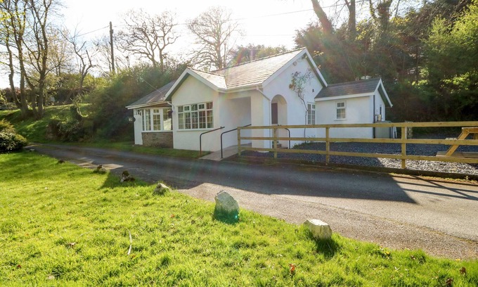 Garn Fadryn Cabaña | MILL HOUSE COTTAGE, family friendly, with a garden in Sarn Meyllteyrn