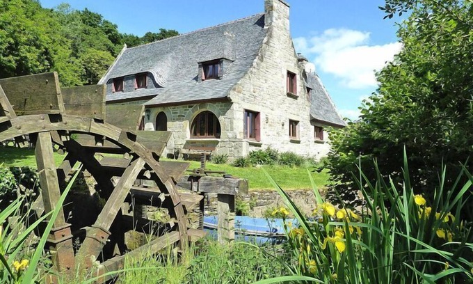 Landeleau Casa | Molino en Bretaña junto al río Aulne y kayaks