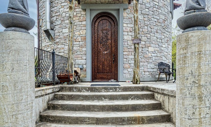 New Paltz Otro | Millbrook Castle... Where fairytales come true.