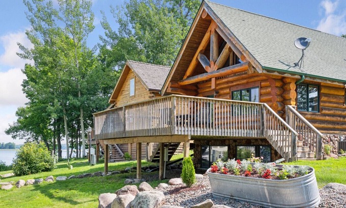 Isle Cabina | Mille Lacs Cabin on lake, near trails and casino - Black Bear