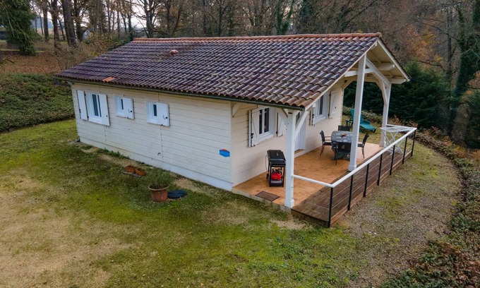 Aubas Casa | Casa Millepertuis – Escapada en el Périgord Negro con Piscina Compartida, Terraza y Entorno Natural
