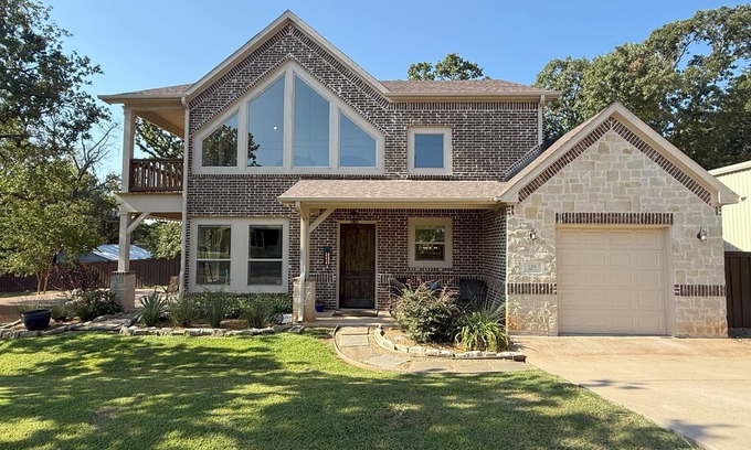 Pottsboro Casa | Miller's Cove on Lake Texoma! Luxury Lakeview Home built in 2017!