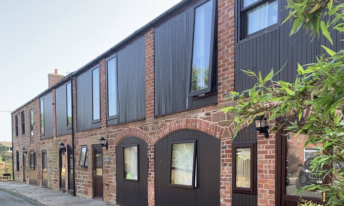 Wigton Cabaña | MILLERS COTTAGE, character holiday cottage, with a garden in Wigton