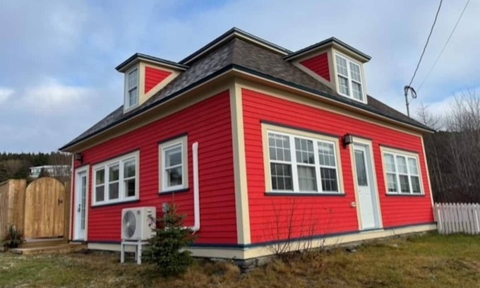 Spaniard's Bay Cabaña | Millie's Bay Heaven - Historic Cottage on the Sea