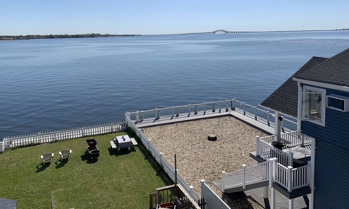Long Island Casa | Million Dollar Bayfront Home -- 5 min 🚗 to LIRR & 10 min to Ocean