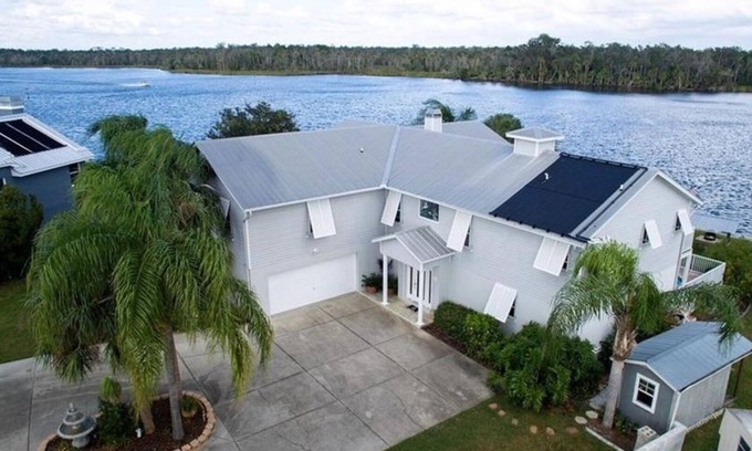 Crystal Shores Casa | Million Dollar House y View on Main River. Tiene 15. Piscina, muelle, kayaks.