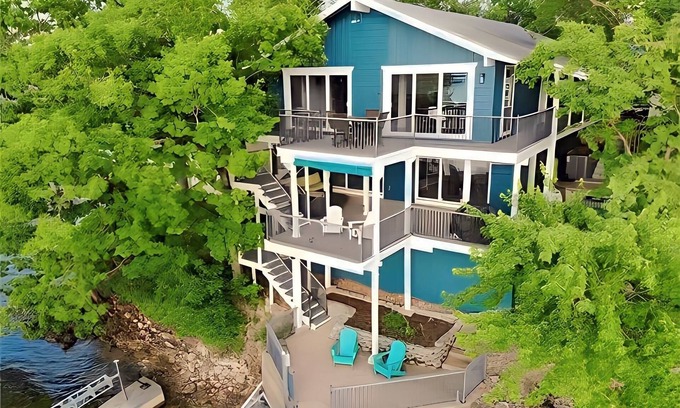 Lake Ozark Casa | Million Dollar Ozark Oasis - On the water, walk to restaurants/bars & new dock!
