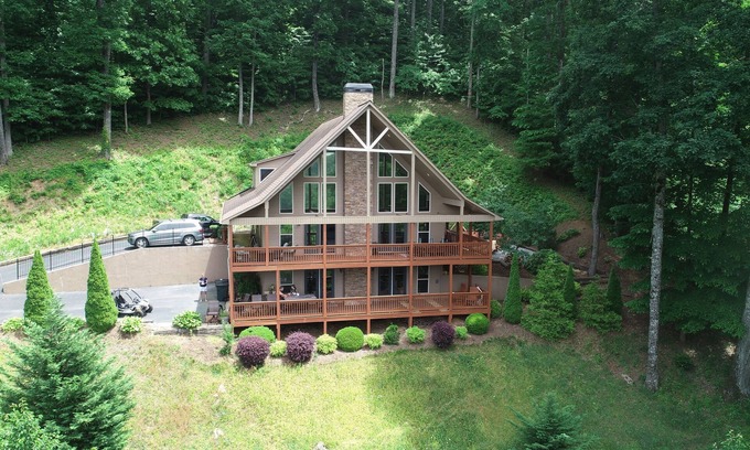 Blairsville Casa | Million Dollar Sunset Views on Mountain, Hot Tub, Fire Table, Fire Pit,Game Room