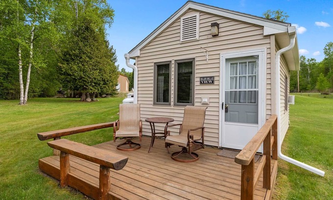 Cheboygan Cabina | Acogedor Beachfront Cottage en dos cerca de la ciudad de Mackinaw!
