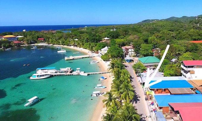 Antoneys Cay Hotel | Cozy 1-bedroom hotel with WiFi, AC in charming Roatan, Balcony Ocean View