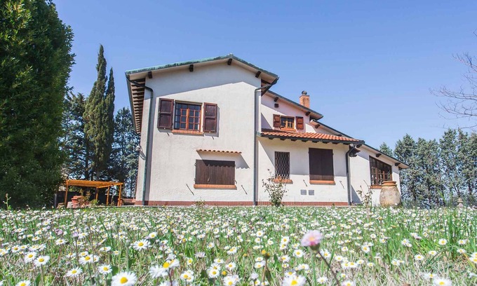 Guardistallo Casa | Molini 6, una casa familiar bien equipada con un gran jardín en Meernä