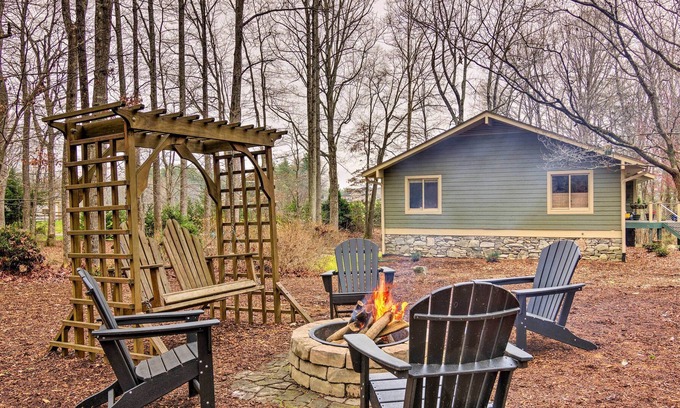 Mills River Apartamento | Mills River Retreat Near Hiking & Breweries!