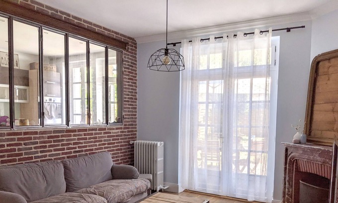 Mery-sur-Oise Casa | Millstone house with garden