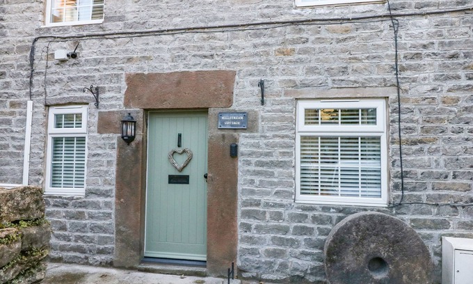 Castleton Cabaña | MILLSTREAM COTTAGE, family friendly in Castleton, Peak District