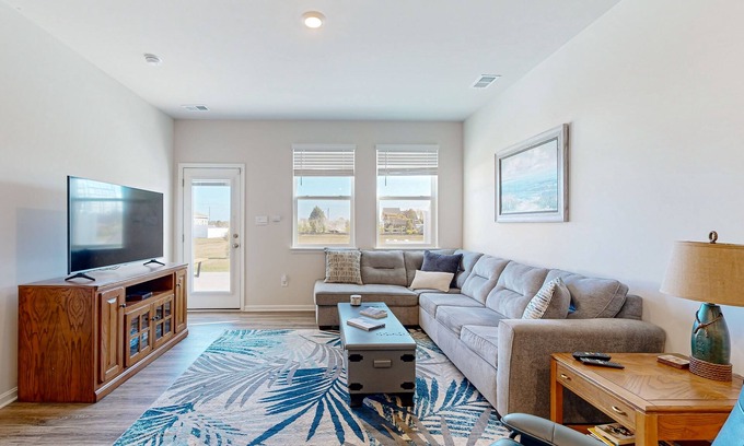 Millville Casa | Millville by the Sea home with clubhouse, pools & wellness center access