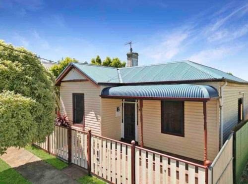 Hamilton Casa | Milton House, Hamilton
