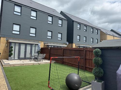 Milton Keynes Casa | Milton Keynes Retreat - 4 Bedroom Luxury House