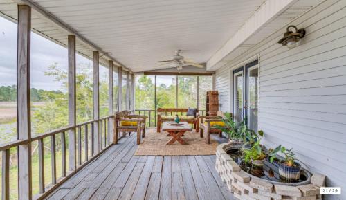 Florida Panhandle Casa | Milton Waterfront Home with Dock & Outdoor Kitchen