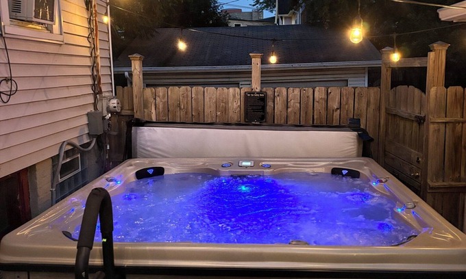 Bay View Casa | Milwaukee Bayview Getaway with Private Hot Tub