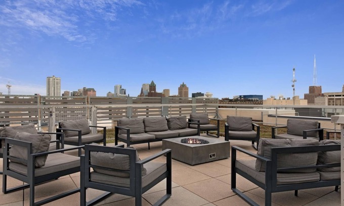 Westown Apartamento | Milwaukee Executive 1BD 1BA Downtown Apartment