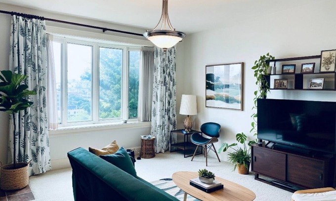 Milwaukee Apartamento | Milwaukee Riverview Flat, Skyline Views, near Downtown. Walk to Breweries!