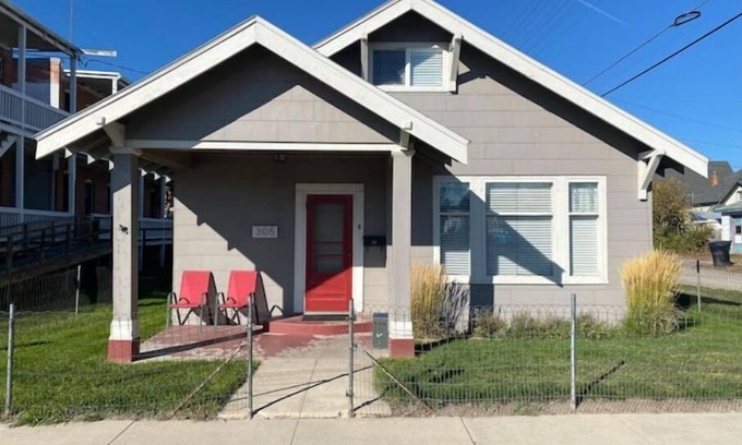 Deer Lodge Casa | Milwaukee Road House (New) Historic Deer Lodge