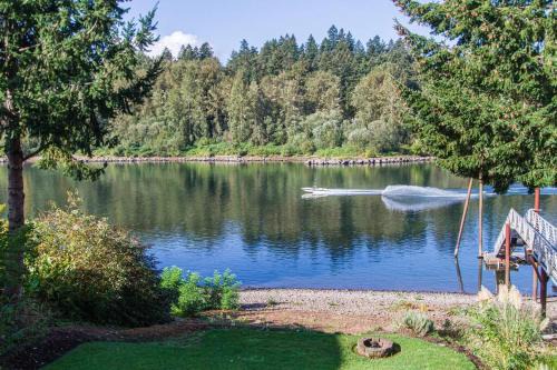 Jennings Lodge Casa | Milwaukie Riverfront Guest House