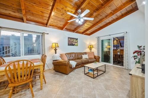 Mission Beach Casa | Mimi's and Nana's Beach House
