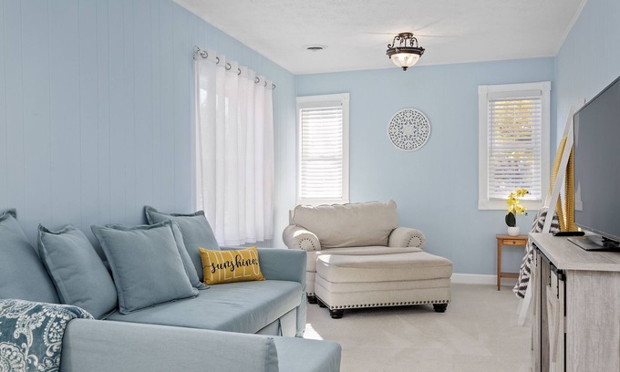 Huron Casa | Mimi's Cottage, Minutes away from Sports Force Parks and Cedar Point