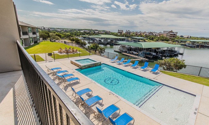 Graford Condominio | "Mimi's Place" Waterfront Condo