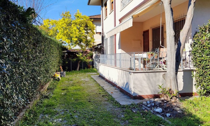 Pietrasanta Apartamento | Mimosa House between the hill and the sea