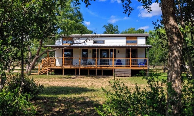 Fredericksburg Casa | Mimosa Waterfront with Hot Tub