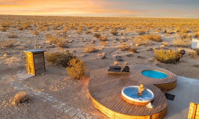 Joshua Tree Cabina | Mindy's Rustic Rabbit Cabin ~ Heart Deck ~ Spa ~