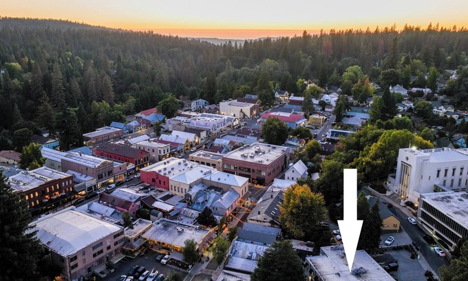 Nevada City Apartamento | Miner’s Studio - Striking industrial modern