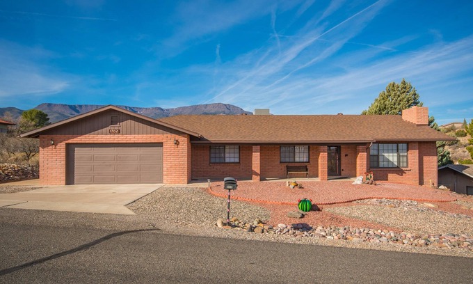 Cottonwood-Verde Village Casa | Mingus Mountain Vista: Views, Shopping, Relaxation. 20 Minutes to Sedona
