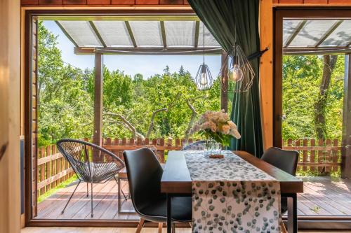 Szczytna Cabina | Mini Apartament Powozownia - Azyl tylko dla Dorosłych