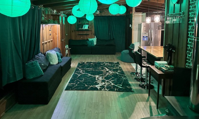 Sainte-Marthe-sur-le-Lac Chalet De Esquí | Mini Chalet INSTAGRAM @13lacksheep
