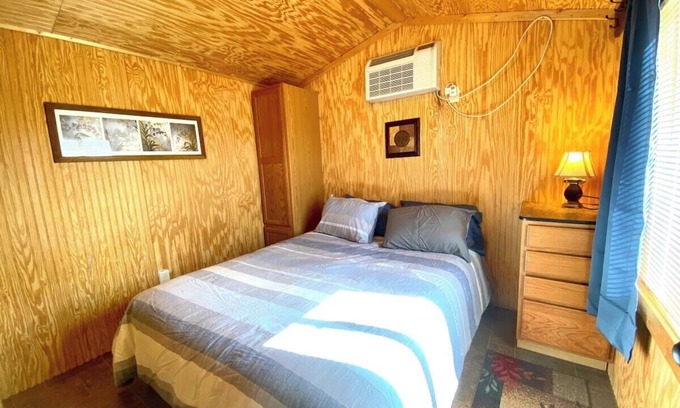 Belfield Cabina | Mini Hunter Cabin - Tiny House near Medora, ND