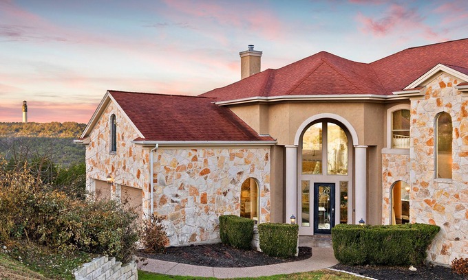 Travis Landing Casa | Mini Mansion ~ 3 Kings ~ Games + Movie Theater ~ 65” TV ~ Marina 7 mins